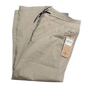 NWT Woolrich Women's Hiking TravelLite Capri Pant Light Khaki Size 12